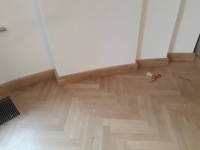 Установка массивного плинтуса в соборе Владимирской иконы Божией Матери